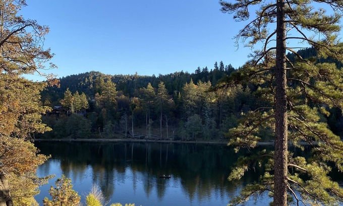 Crestline Apartamento | Cozy Mountain Cabin Escape, 7 min to Lake Gregory