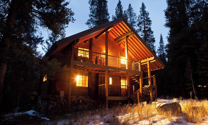 Kirkwood Cabina | Cozy Mountain Cabin: Modern Amenities, Room for the Whole Family and then some