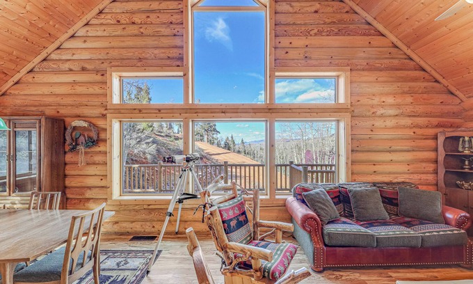 Brian Head Cabina | Cozy Mountain Cabin with Loft, Views and Game Room – 3 Min to Lifts!