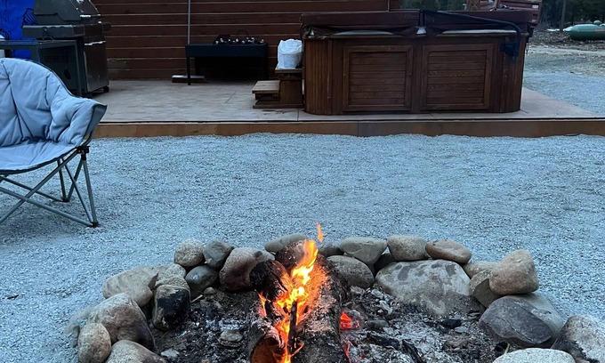 Fauquier Cabina | Cozy mountain cabin with private hot tub