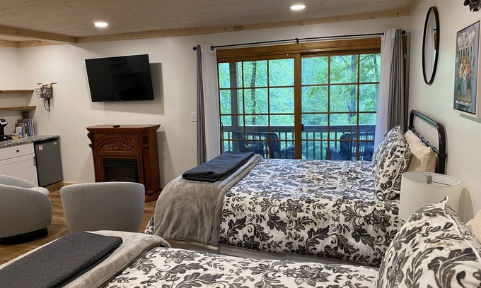 Sapphire Condominio | Cozy Mountain Hideaway surrounded by waterfalls and hiking