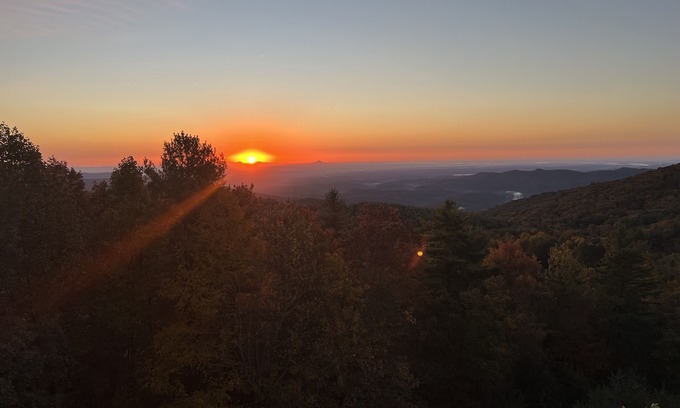 Glade Valley Casa | Cozy mountain retreat with spectacular view to unwind and relax. Pet friendly !