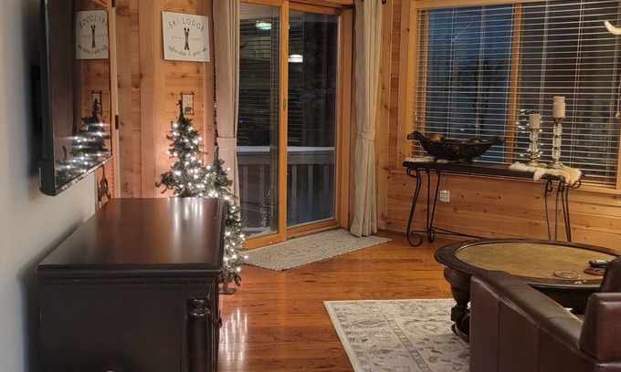 Champion Condominio | Cozy mountain retreat located on Village Trail with Ski in ski out access.