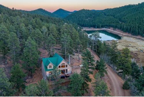 Bailey Casa | Cozy Mountain Retreat W Hot Tub & Decks