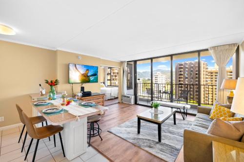 Waikiki Apartamento | Cozy Mountain View Haven with Free Parking!