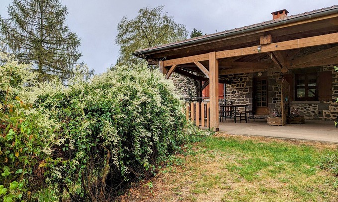 Saint-Didier-sur-Doulon Cabaña | Cozy Nature Retreat Near La Chaise-Dieu with Spacious Garden & Child-Friendly Amenities