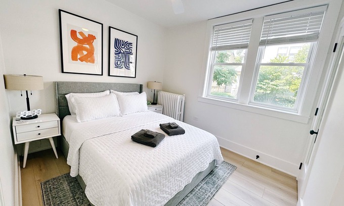 Evanston Apartamento | Cozy Neighborhood Escape: Near Northwestern-Chicago-Beaches & More