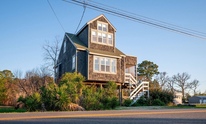 Chincoteague Casa | Cozy Nest - Waterview, Pet Friendly, Screened Porch