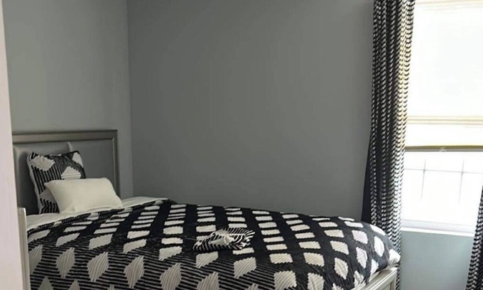 West End Providence Apartamento | Cozy new apartment close to downtown and free parking