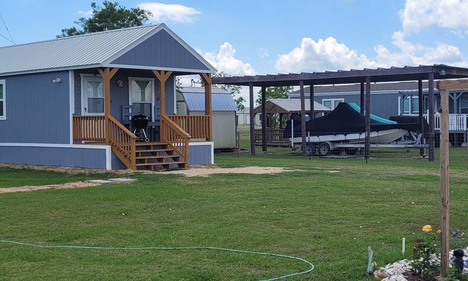 Long Mott Cabina | Cozy New Cabins