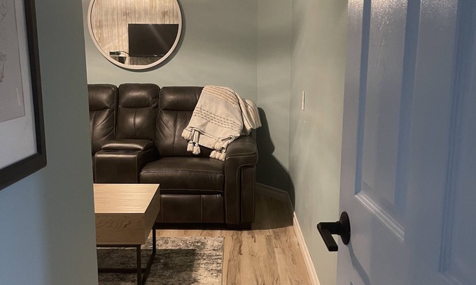 Sarnia Casa | Cozy new studio - 5 mins from Lake Huron beaches