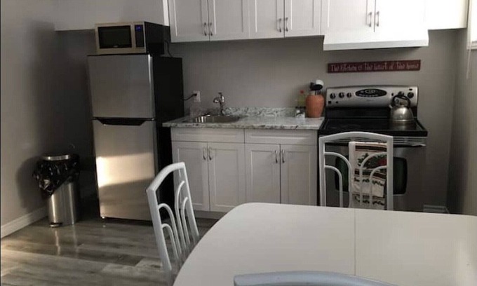 Barrie Casa | Cozy Newly Decorated Unit