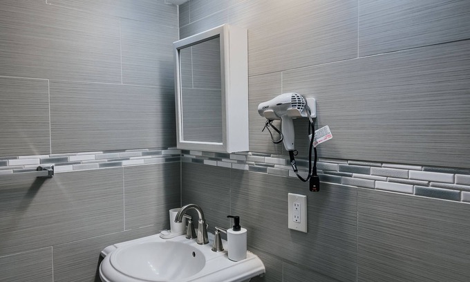 Irvington Apartamento | Cozy Newly Renovated Apartment