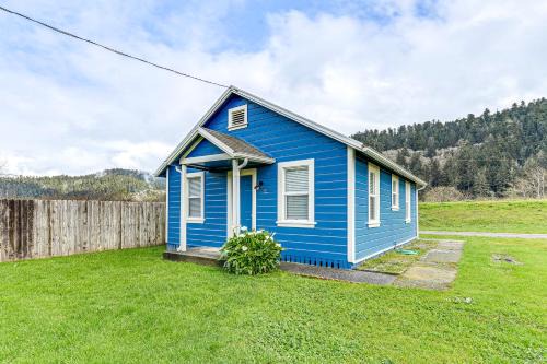 Orick Casa | Cozy NorCal Cottage 2 Mi to Redwoods and Beaches!