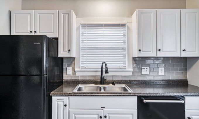 North Kansas City Casa | Cozy North KC Bungalow | Ideal Location + Updated
