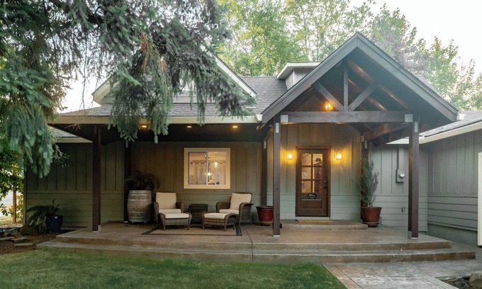 Carlton Casa | Cozy NW Getaway - Only 2 Blocks from Downtown