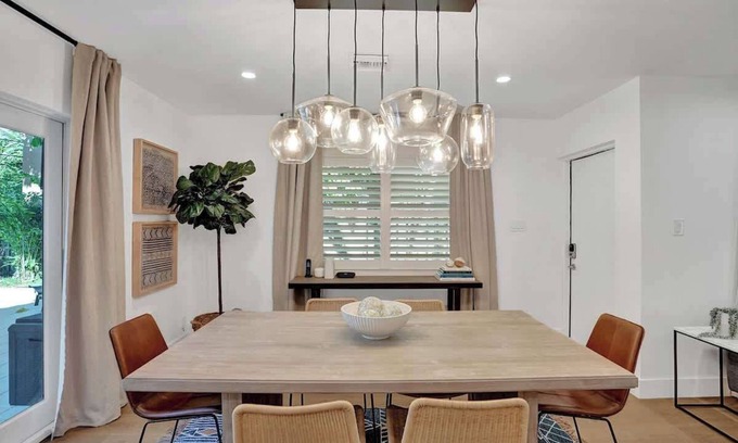 Lake Ridge Apartamento | Cozy Oasis for 2 w/ Insta-worthy Tropical Pool*