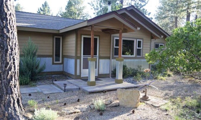 Deschutes River Woods Casa | Cozy Oasis on 1 acre in BEND