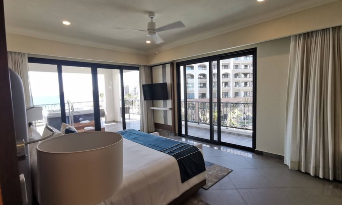 Santa Rosa Complejo | Cozy Ocean Front 2 BR for holidays