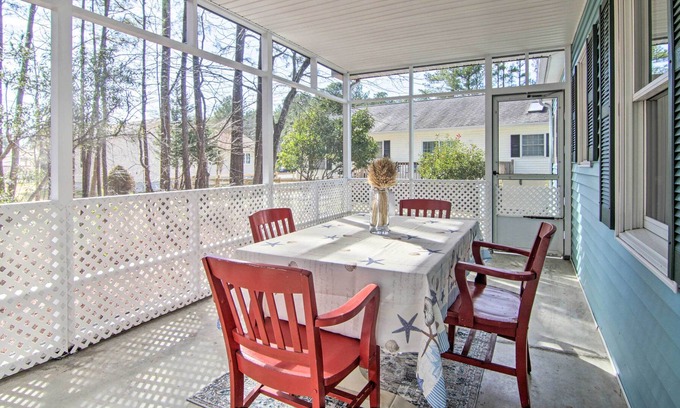 Ocean Pines Cabaña | Cozy Ocean Pines Cottage: Swim, Shop & Golf!
