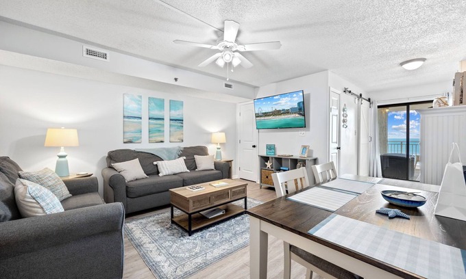 Crescent Beach Condominio | ⭐Cozy Oceanfront⭐2 Bed/2 Bath 1st Floor⭐Hot Tub & Pool!⭐Updated Bath w/King Bed⭐