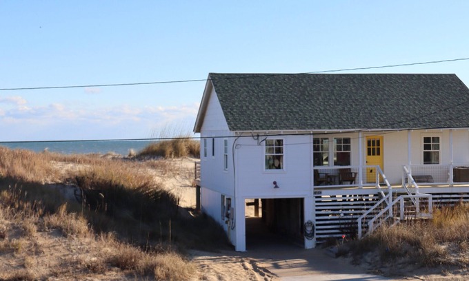 Sea Retreat Casa | ¡NUEVO EN EL MERCADO! Vintage 1950 Oceanfront Cottage - restaurado y actualizado con amor!