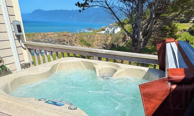 Shelter Cove Condominio | Cozy Oceanview!by OceanviewHotTubs Tesla Charging Oceanfront! Shelter Cove, CA