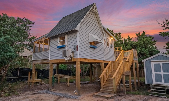 Ocracoke Cabaña | Cozy Ocracoke Island Cottage - Small Camp, Big Fish