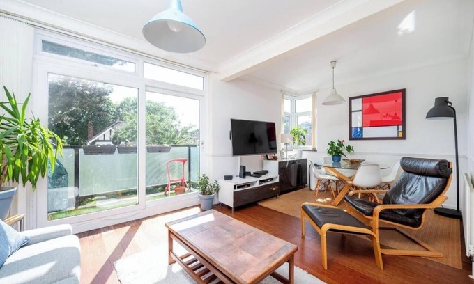 Copers Cope Apartamento | Cozy One-Bedroom Flat in Bromley