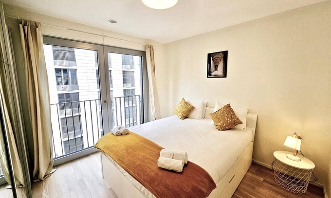 Gasperich Apartamento | Cozy one bedroom with convenient parking