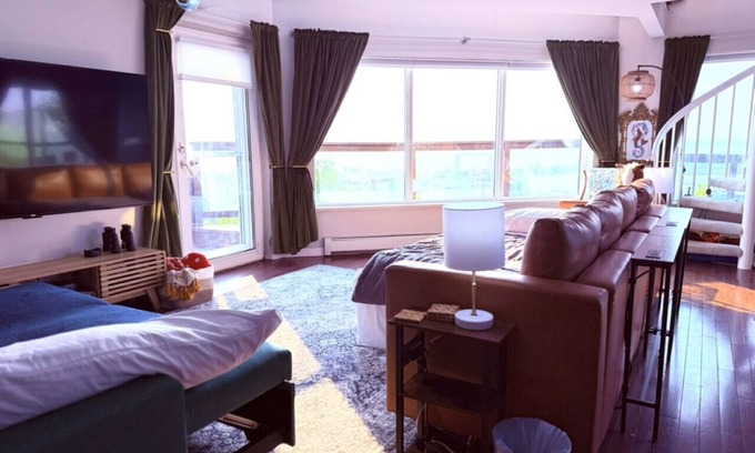 Observation Hill Apartamento | Cozy Panoramic Lake and Lift Bridge Views