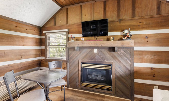 Fancy Gap Cabina | Cozy Parkway Cabin with Mountain Views - Cabin 4