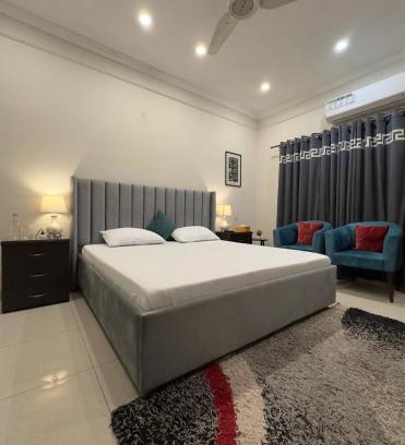 Faisalabad Casa | Cozy & Peaceful Rooms Near Lyallpur Galleria