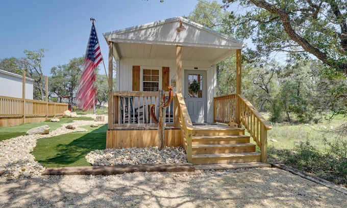 Bandera Apartamento | Cozy & Pet-Friendly Bandera Getaway w/ Fire Pit!