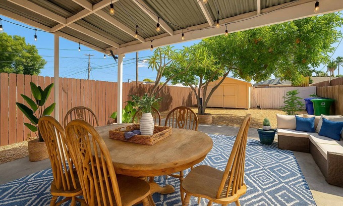City Heights Casa | Cozy Pet Friendly Escape with Outdoor Dining