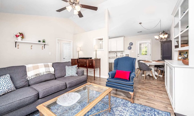 Raleigh Casa | Cozy Pet-friendly home in Five Points Raleigh