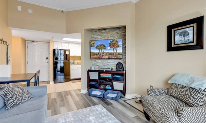 Myrtle Beach Condominio | Cozy Pet Friendly 1 BR with Ocean Views, Pools, Hot Tubs, On-Site Restaurant