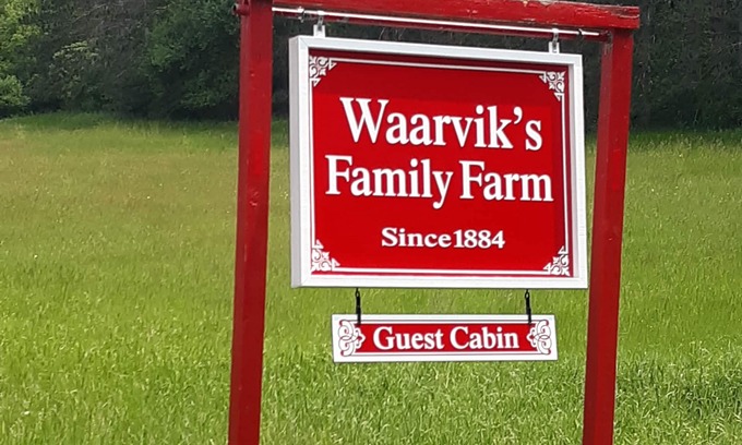 Elroy Cabina | Cozy Pioneer's Cabin on a Peaceful Family Farm