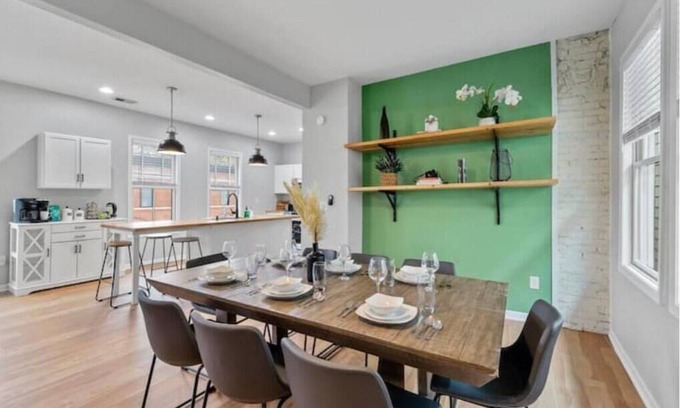 Lower East Side Apartamento | Cozy place on Brady St. Short distance to Fiserv Forum, Summer Fest, Lake Front.