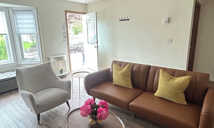 Southeast Calgary Casa | Cozy Place to Work and Unwind Sleeps 7