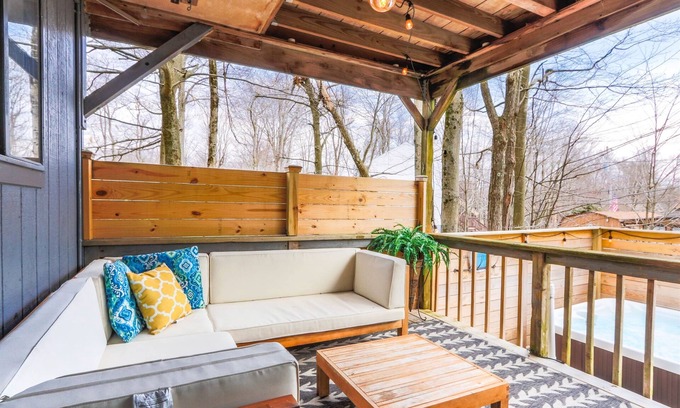 Tobyhanna Casa | Cozy Pocono Escape | Hot Tub | Outdoor Haven