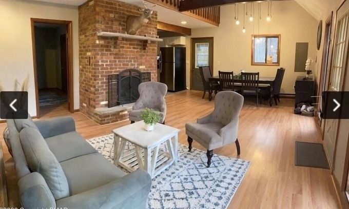 Riverside Estates Cabina | Cozy Poconos Cabin Getaway Kalahari & Great Wolf Lodge, Casinos,& Ski Resorts