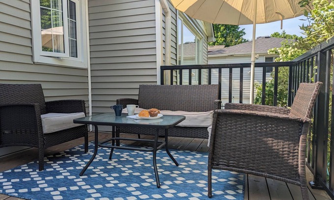 Port Elgin Cabaña | Cozy Port Paradise - Minutes Walk from the Lake