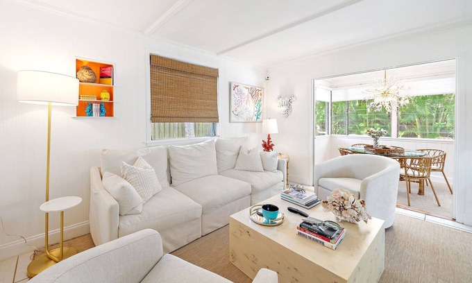 Laurel Park Casa | Cozy Private Bungalow 3 Min Walk to Downtown Sarasota