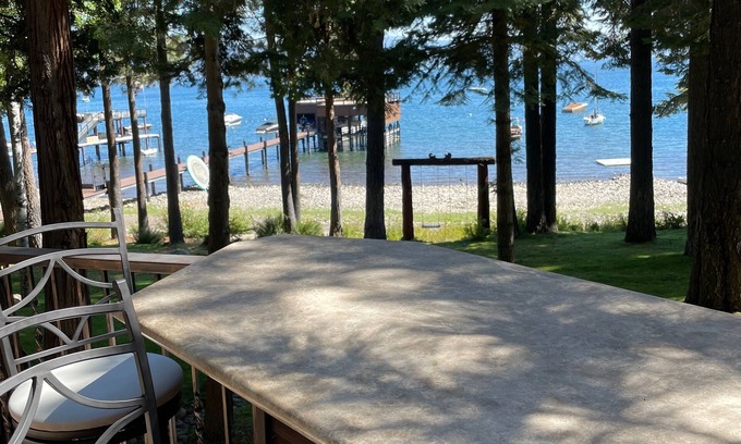 Carnelian Bay Cabaña | Cozy Cottage Lakefront privado Rodeado de frondosos árboles