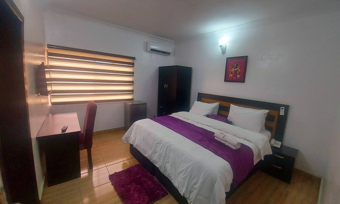 Ikeja Cabina | Cozy private room holiday room with 24/7 light + WiFi