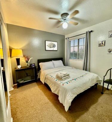 Trailwood Casa | Cozy Private room with Shared bathroom Inside a house