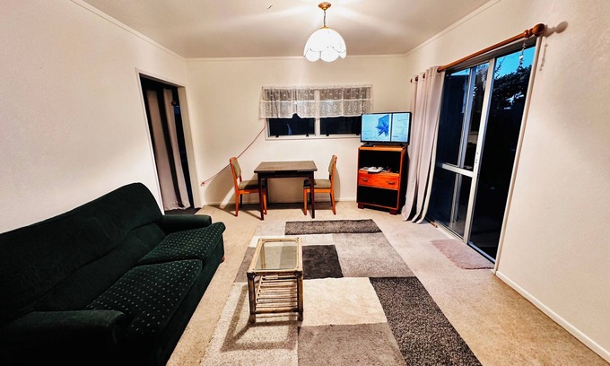 Te Akau Apartamento | Cozy Private Studio – 100m from the Beach | Port Waikato, NZ