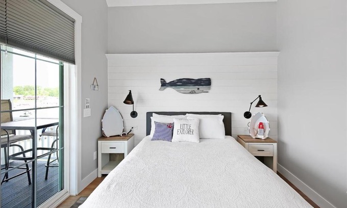 Ottawa Casa | Cozy Quarters Villa #228