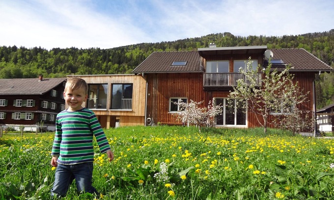 Grossdorf Apartamento | Acogedor apartamento, tranquila, con maravillosas vistas a las montañas de los alrededores